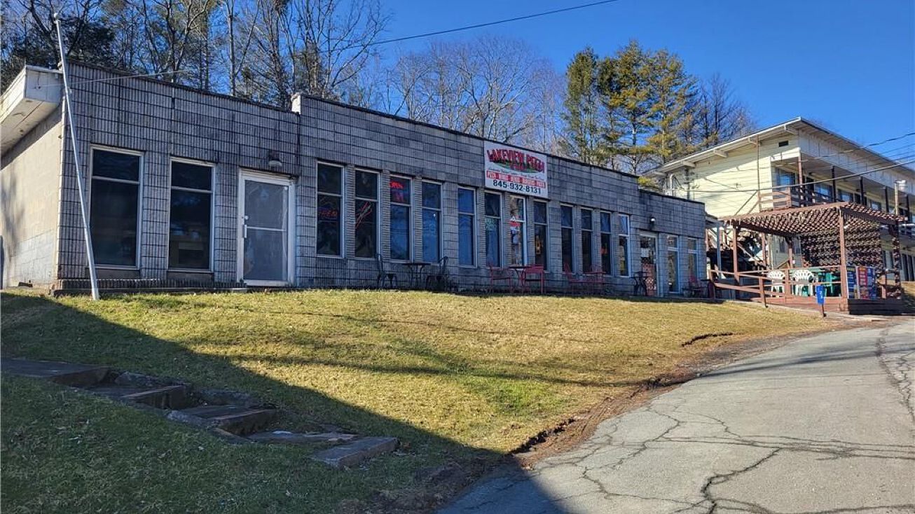 23 Crestwood Road, Lake Huntington, NY 12752 Retail Property for Sale