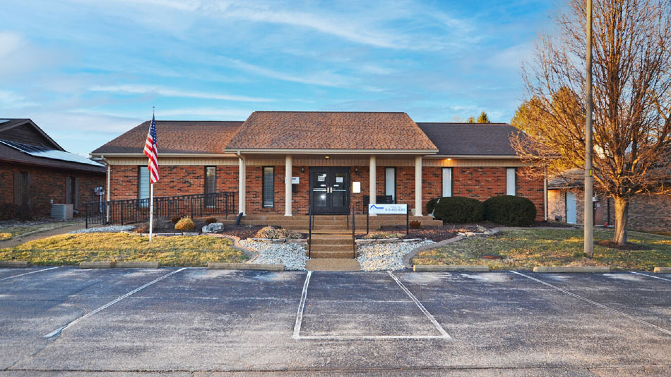 10 Ginger Creek Pkwy, Glen Carbon, IL 62034