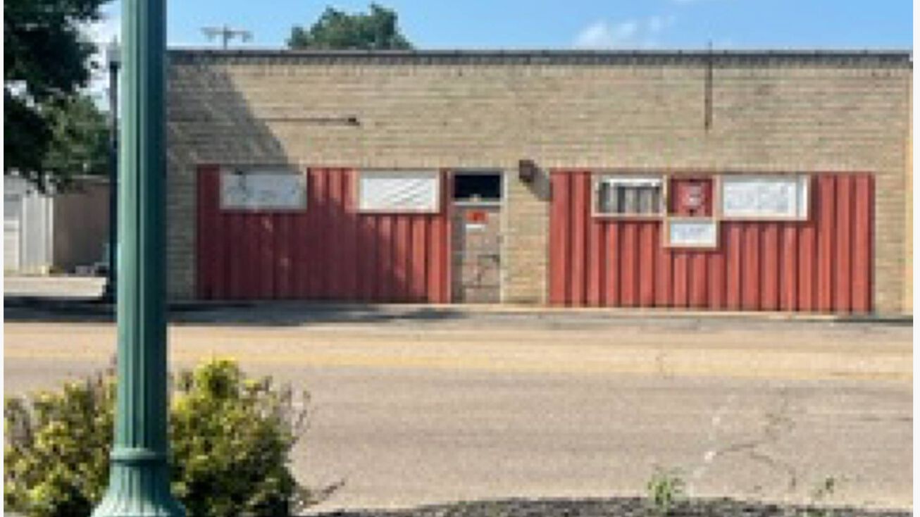 918 E Broadway Ave, West Memphis, AR 72301