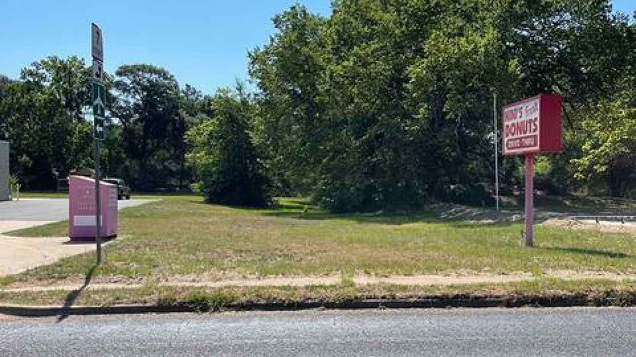 Pictures of Land property located at 1619 South St, Nacogdoches, TX