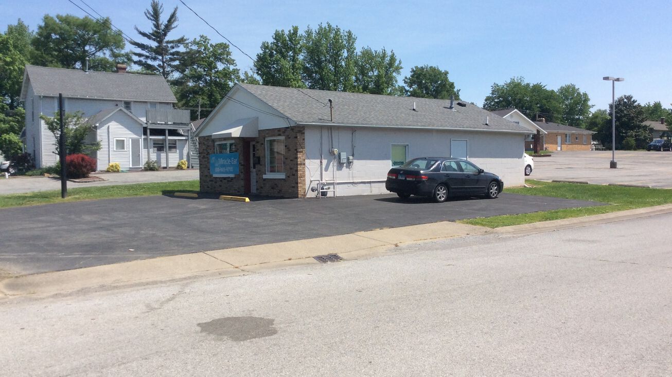 1004 S Division St, Carterville, IL 62918