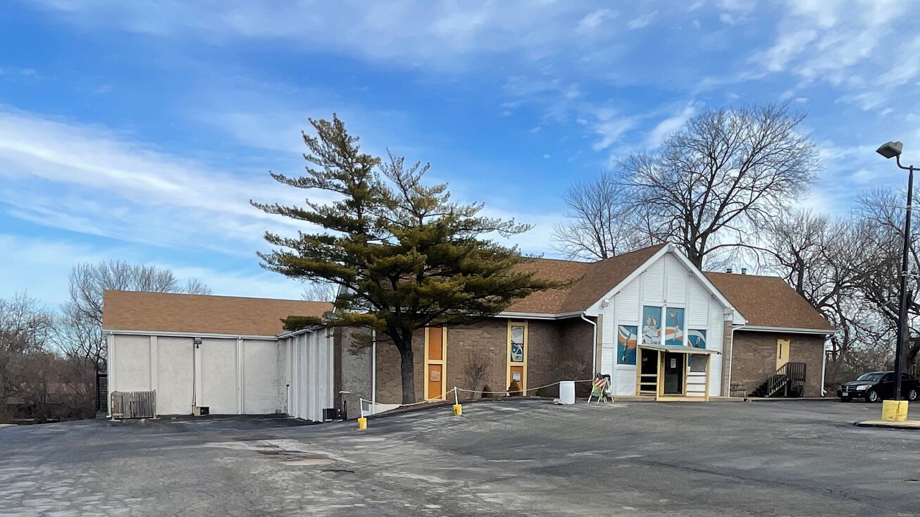 8701 Dunn Rd, Hazelwood, MO 63042