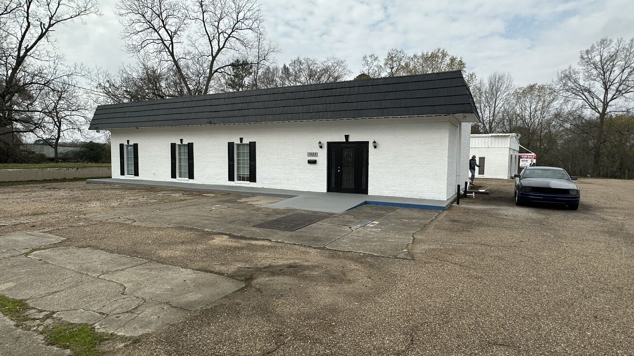 Pictures of Mixed Use, Office, Retail property located at 1323 Sibley Rd, Minden, LA 71055 for sales - image #1