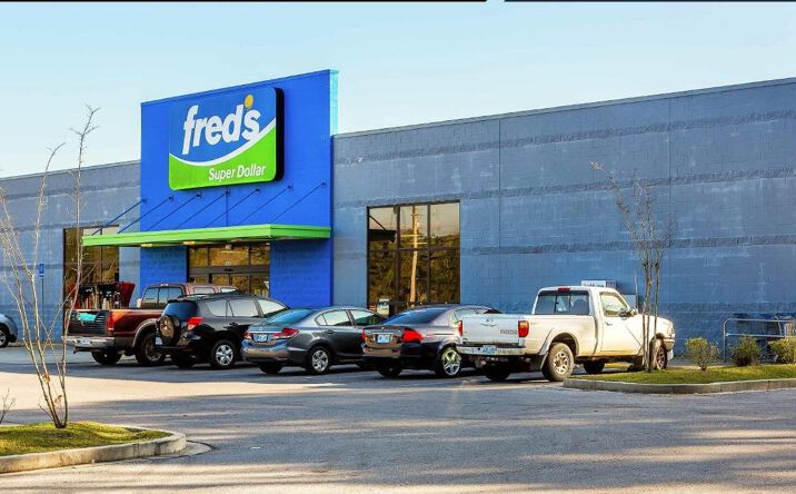 Pictures of Retail property located at 804 Cleveland St, Headland, AL 36345 for comps - image #1