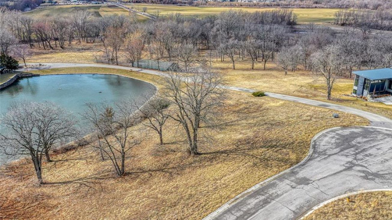 2475 W 159th Terrace, Stilwell, KS 66085