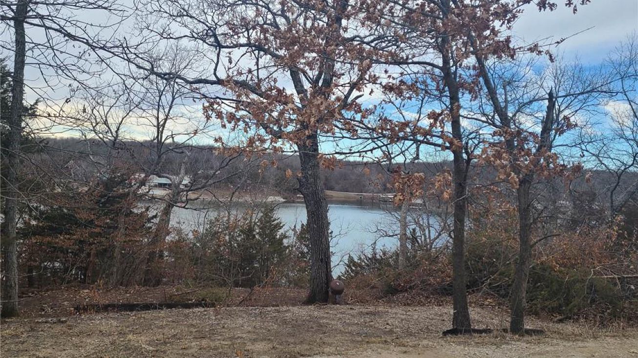 10 E Lakeview Road, Mapleton, KS 66754