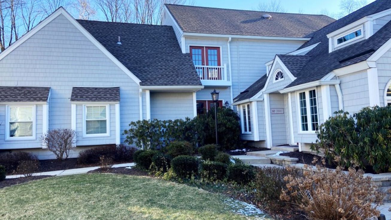 10 Mystic Ln, Malvern, PA 19355