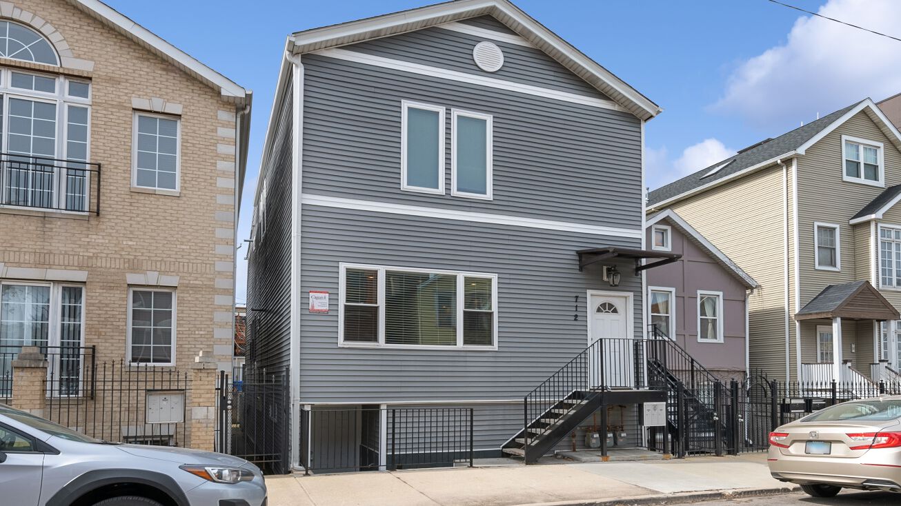 712 N Willard Ct, Chicago, IL 60642