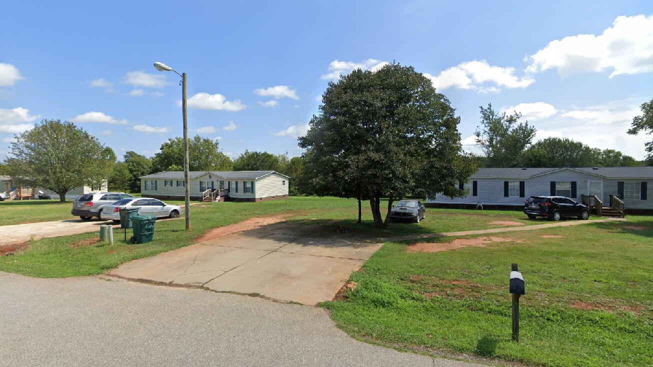 125 Songbird Ln, Gaffney, SC 29341