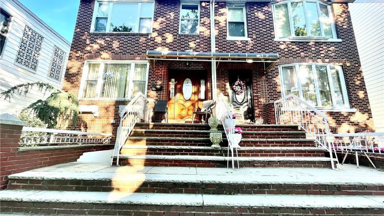 11 Bay 8th St, Brooklyn, NY 11228