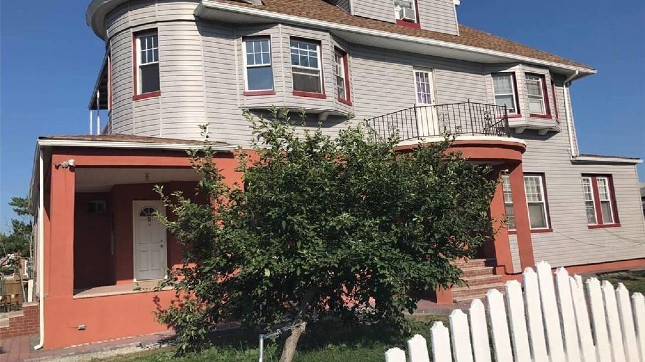 3815 Seagate Ave, Brooklyn, NY 11224