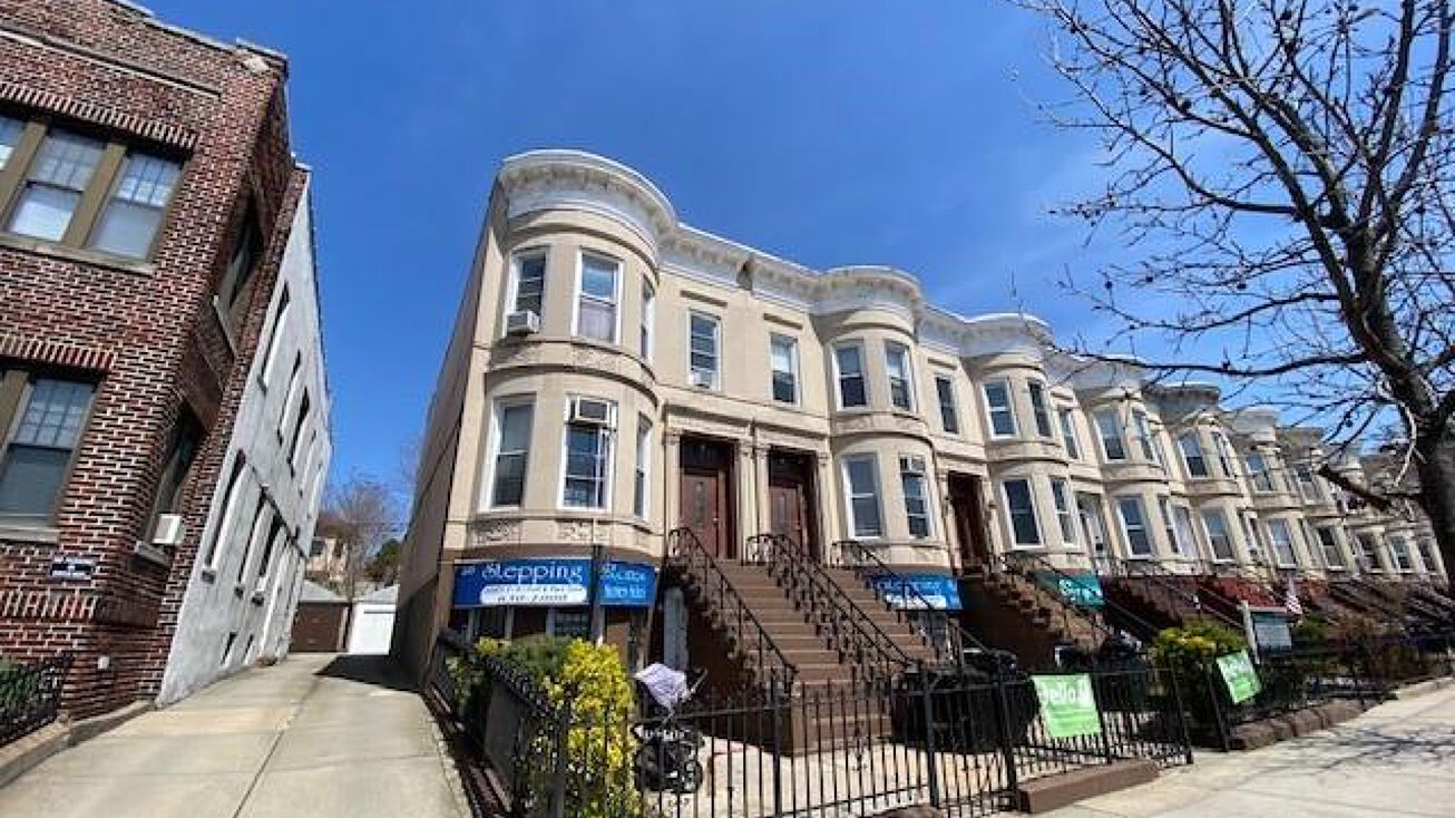 245 86th St, Brooklyn, NY 11209