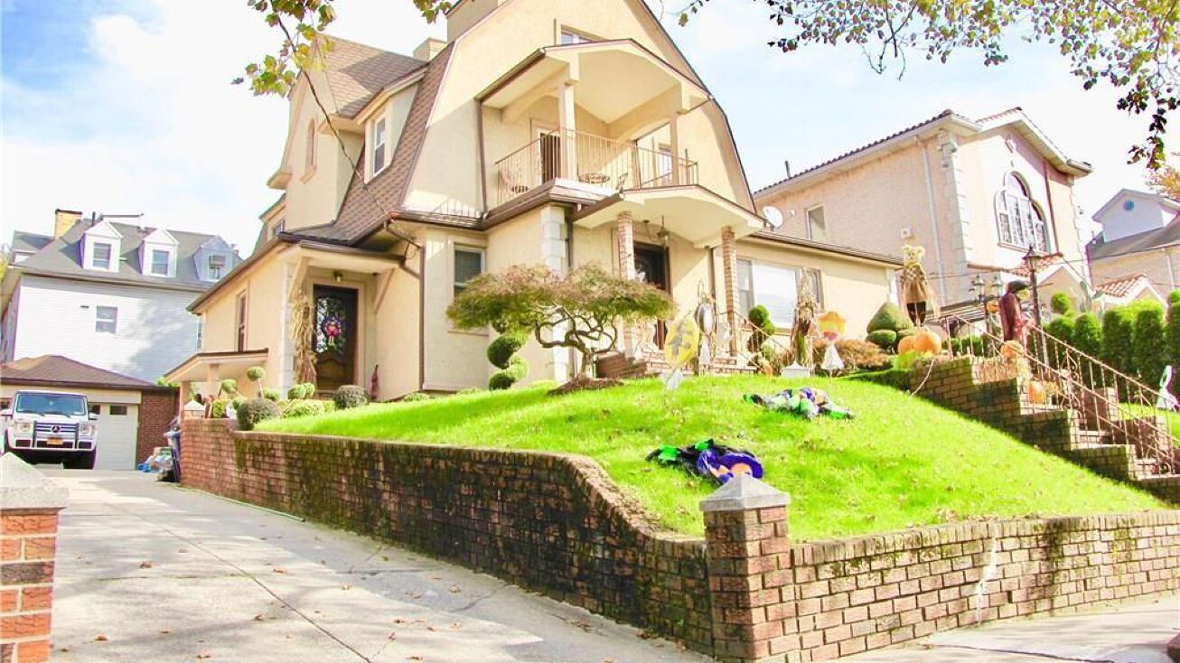 1043 84th Street Dyker Heights, Brooklyn, NY 11228 Multifamily