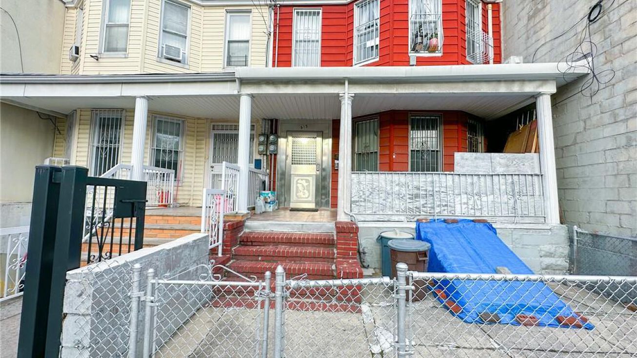 915 61st St, Brooklyn, NY 11220