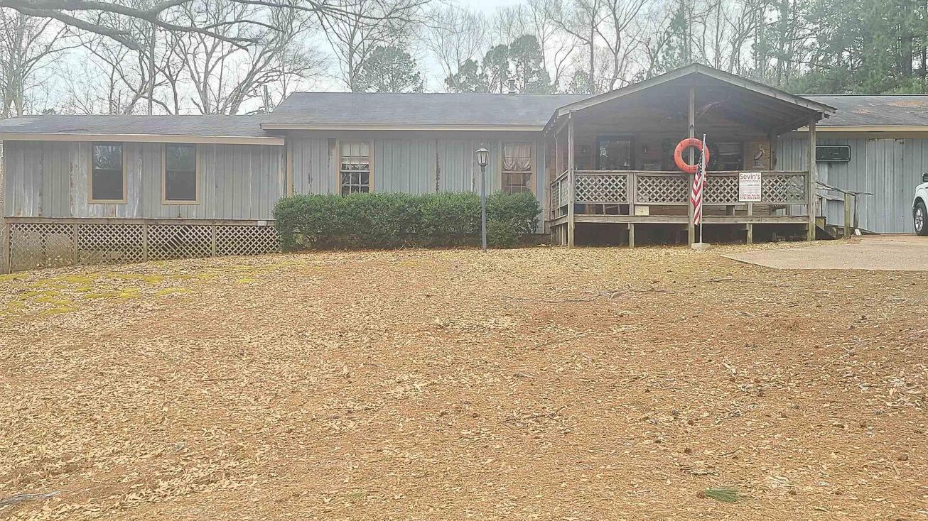 1110 STERLINGTON HIGHWAY, Farmerville, LA 71241