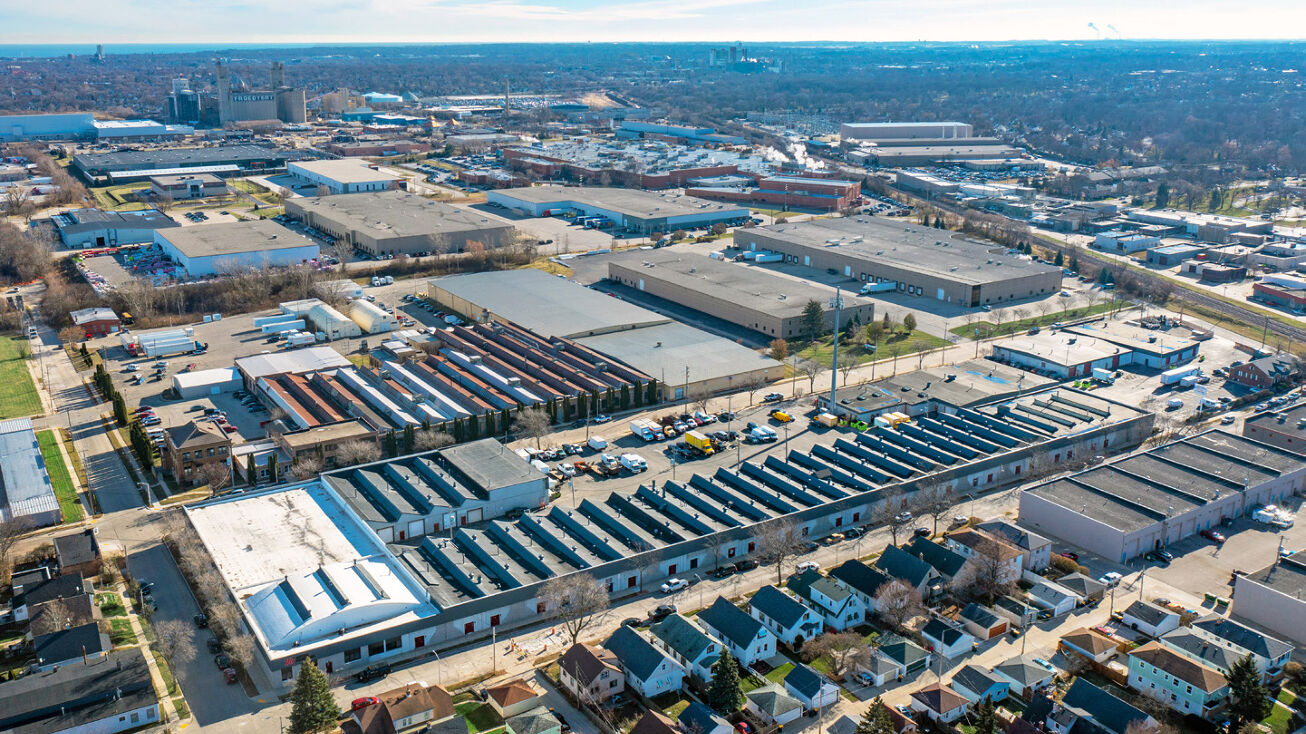 2005 S 54th St, West Allis, WI 53219