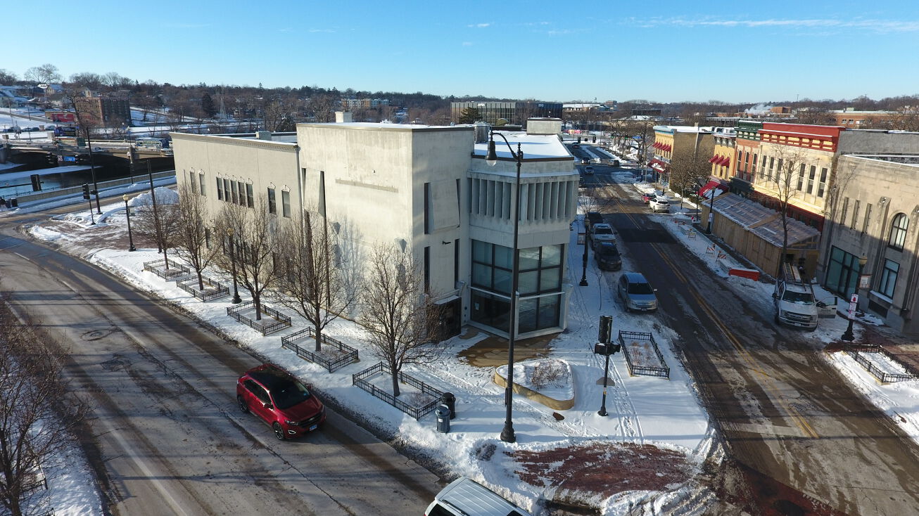 24 e chicago st elgin il 60120 crexi