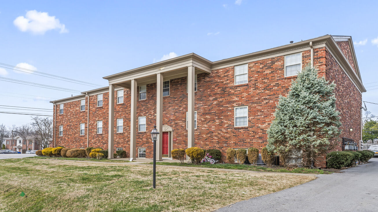 1801 Janlyn Rd, Louisville, KY 40299
