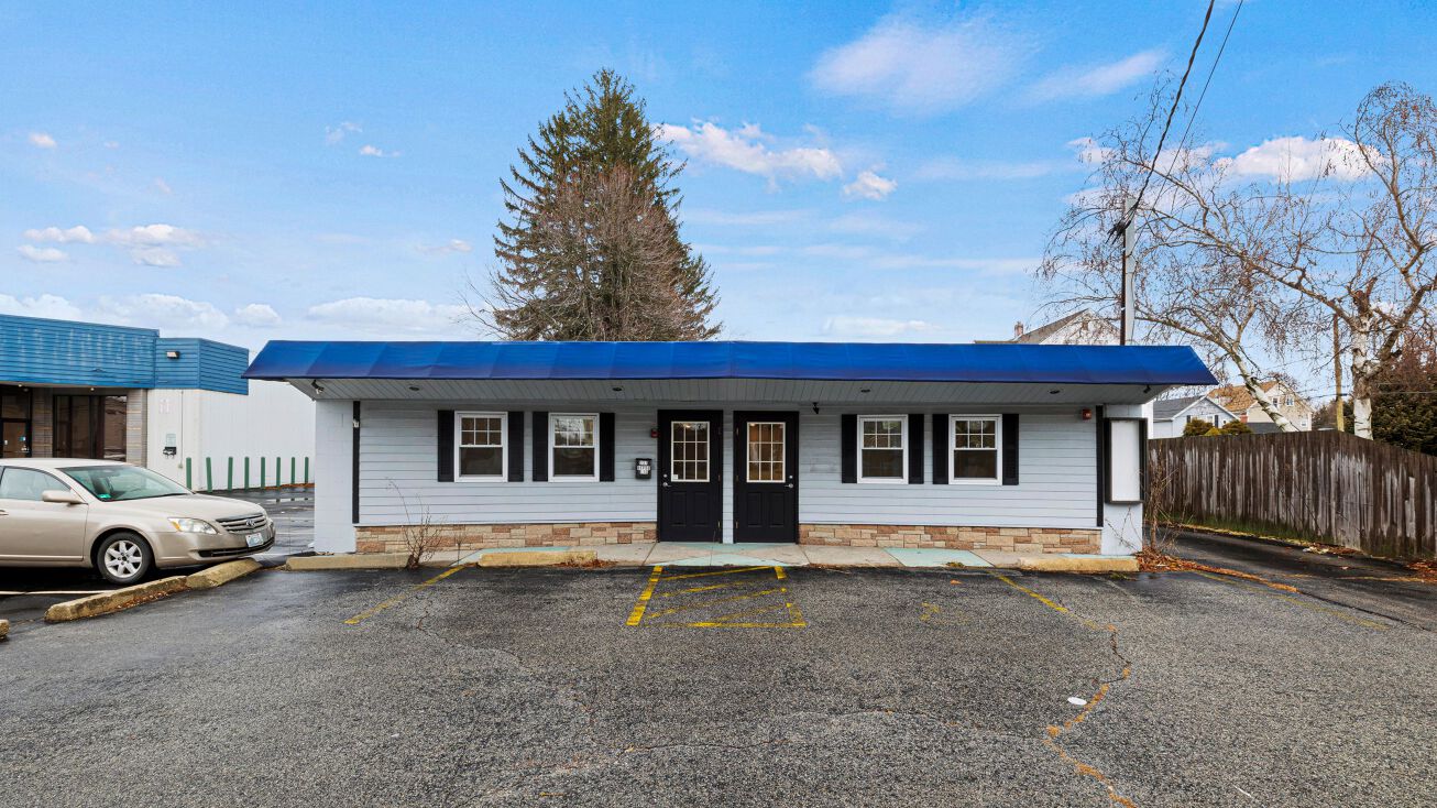 237 Front St, Lincoln, RI 02865 Mixed Use Property for Sale 237 Front St. Lincoln, RI 02864