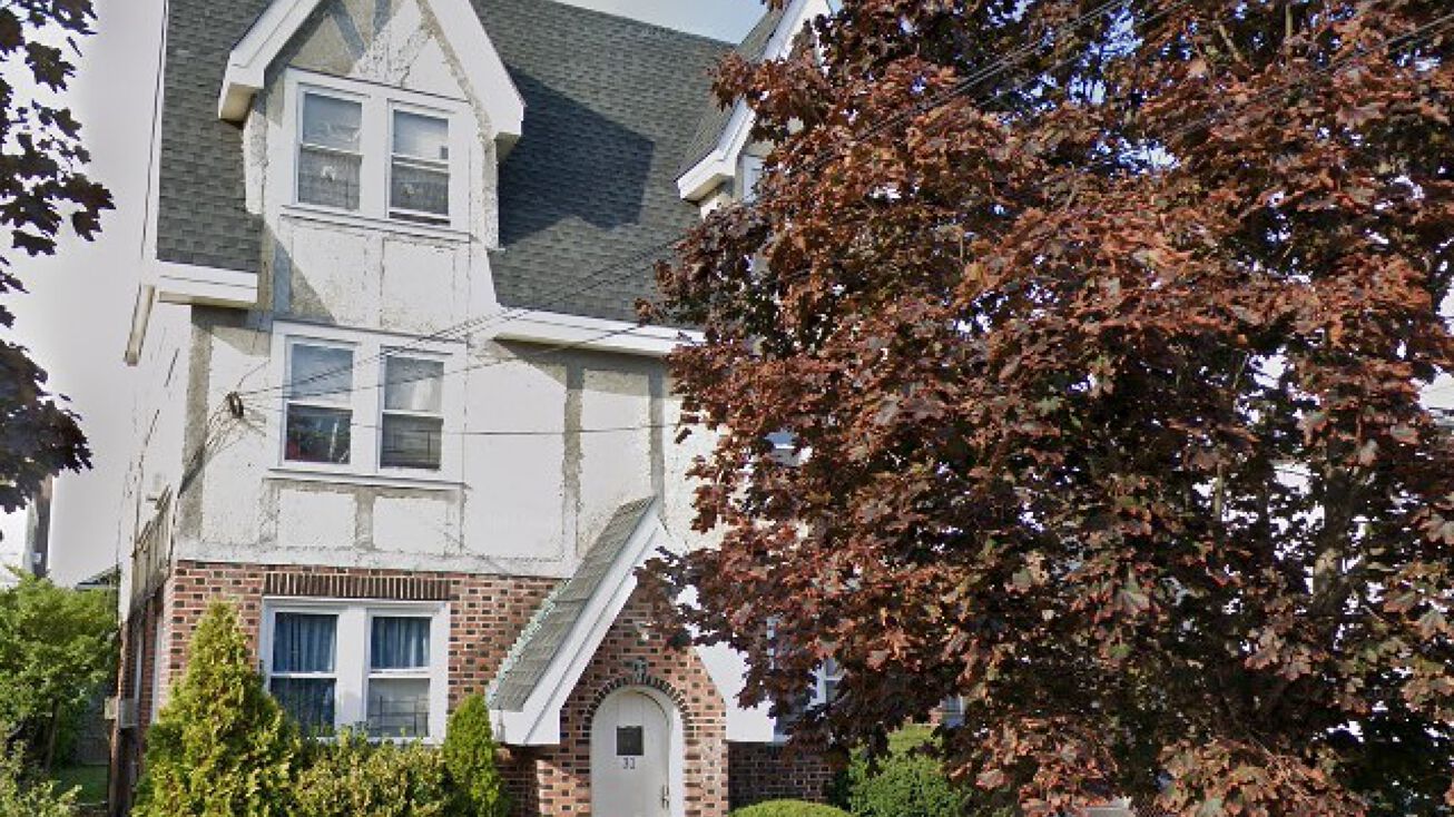 31 Sammis Pl, Hempstead, NY 11550