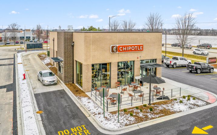 Pictures of Retail property located at 4444 E Veterans Pkwy, Yorkville, IL 60560 for comps - image #1