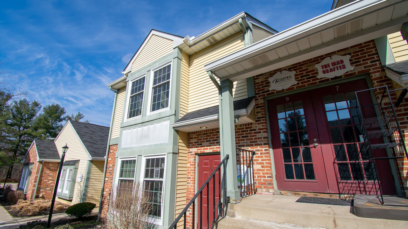 4466 Darrow Rd, Stow, OH 44224