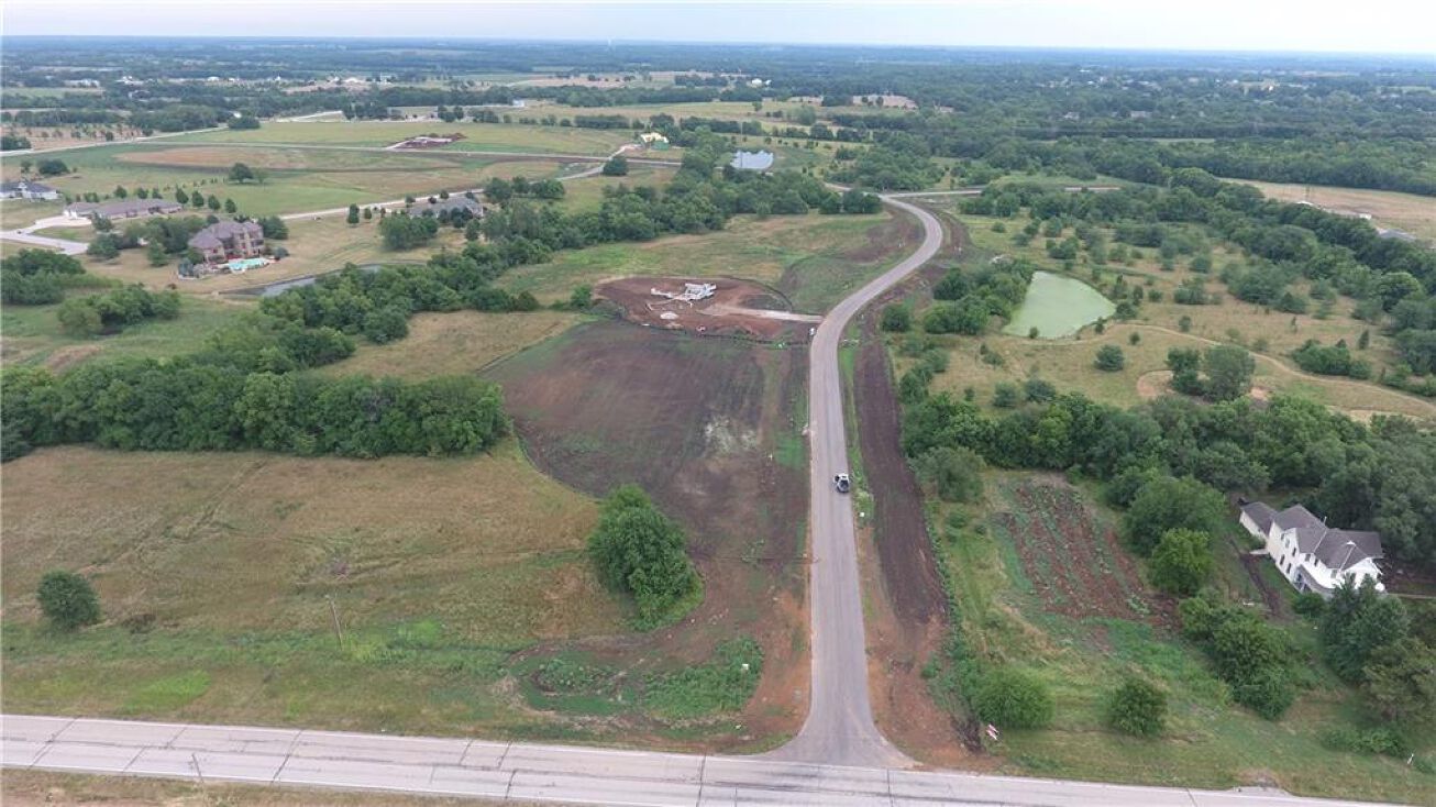 20760 W Briar Street, Stilwell, KS 66013