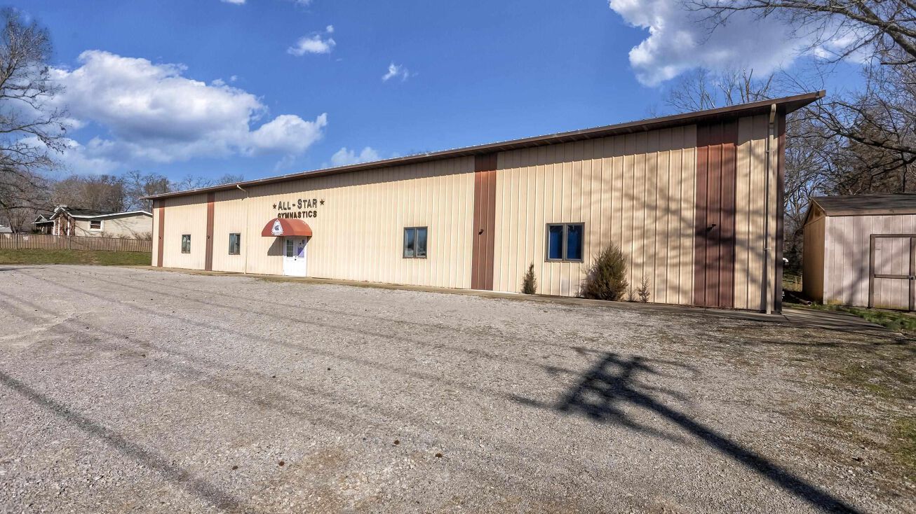 207 W HARRISON Avenue, Christopher, IL 62822