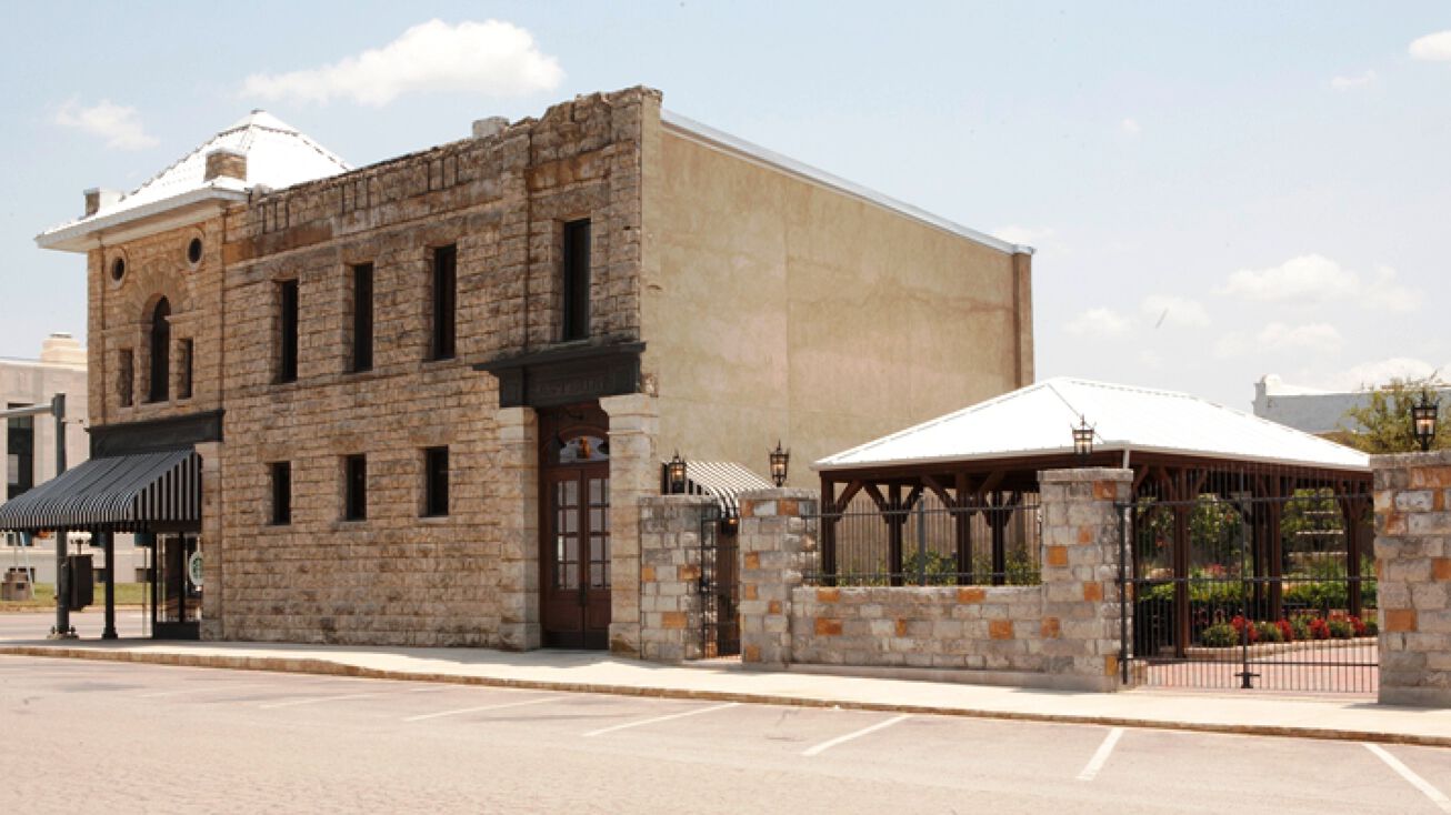 119 N Main St, Jacksboro, TX 76458