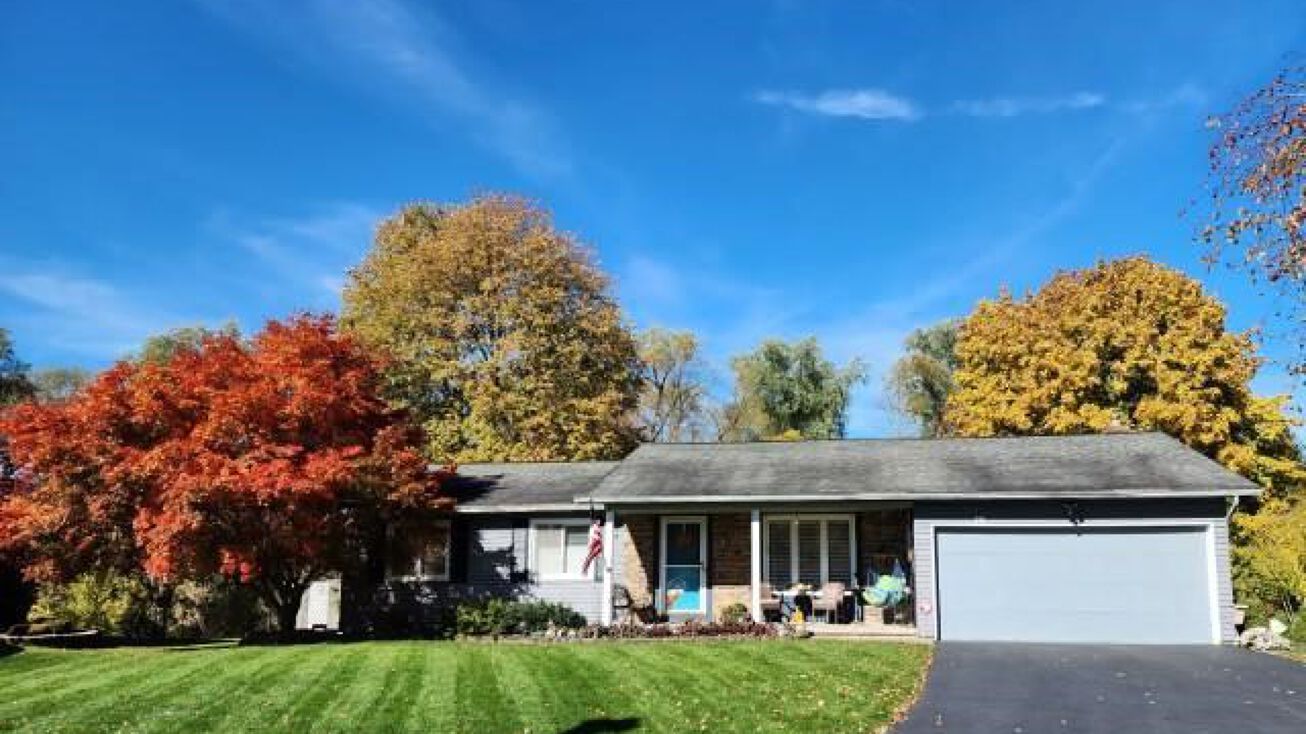 38 Cider Creek Cir, Rochester, NY 14616