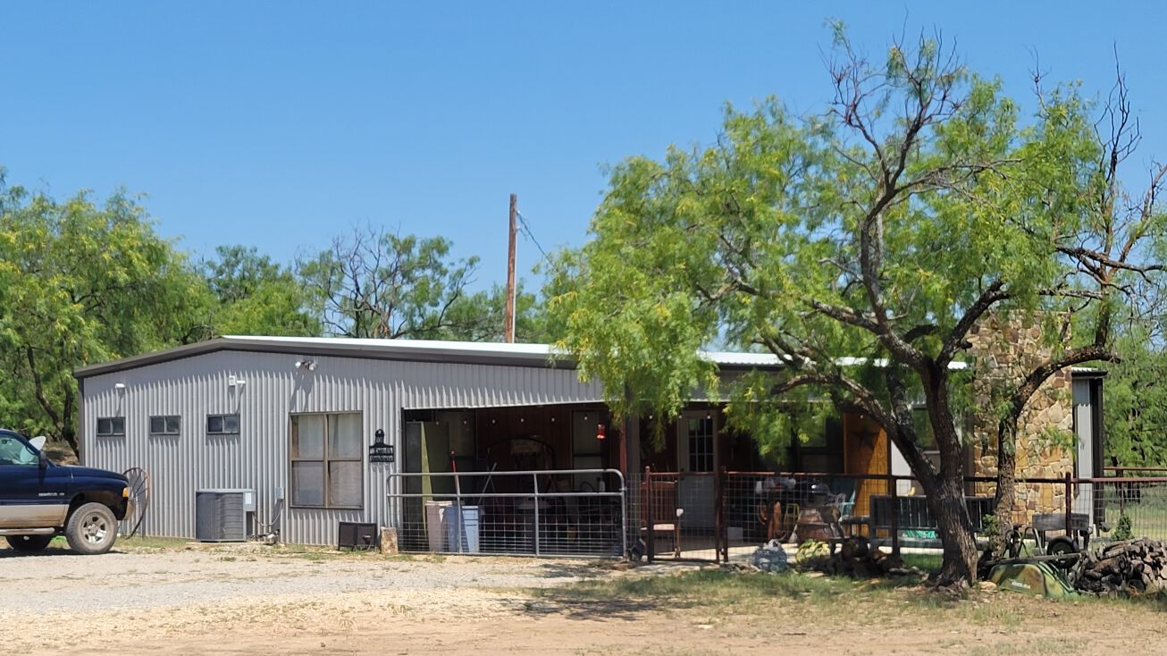 401 Co Rd 104, Santa Anna, TX 76878