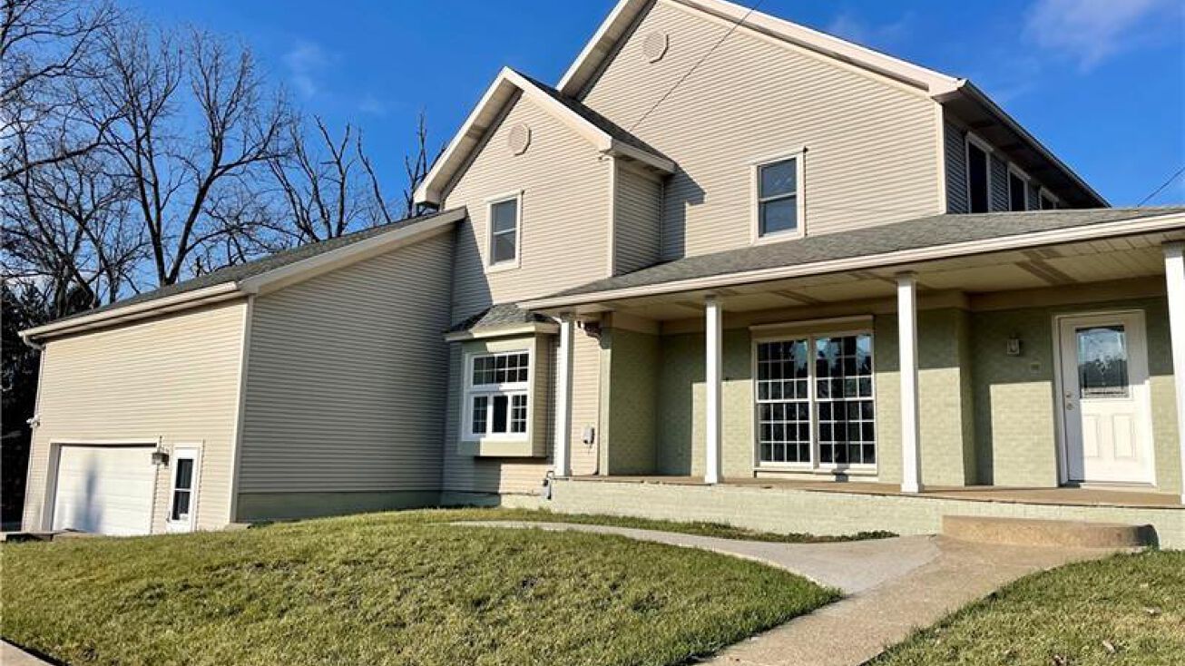 2893 Mercer Rd, New Castle, PA 16105