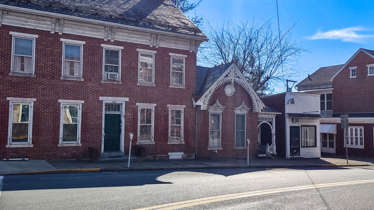 224 Bridge St, Mifflintown, PA 17059