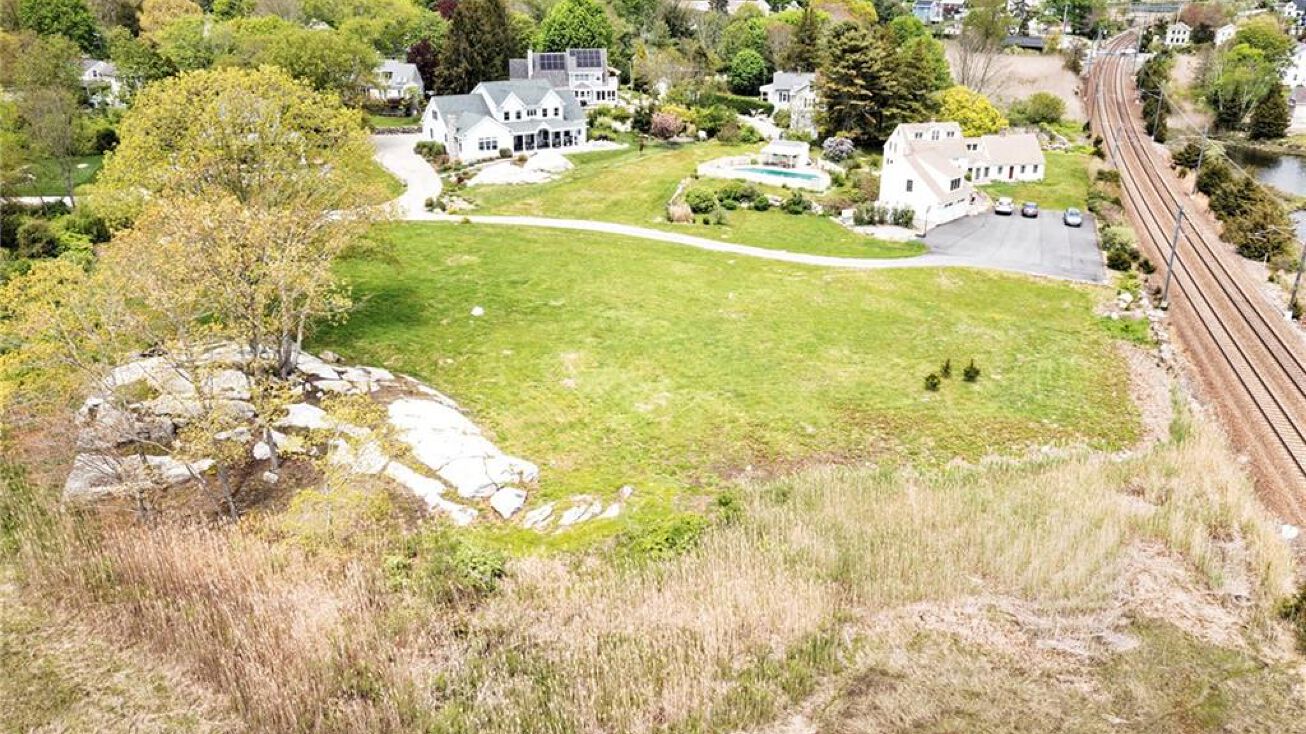 504 Noank Rd, Groton, CT 06355