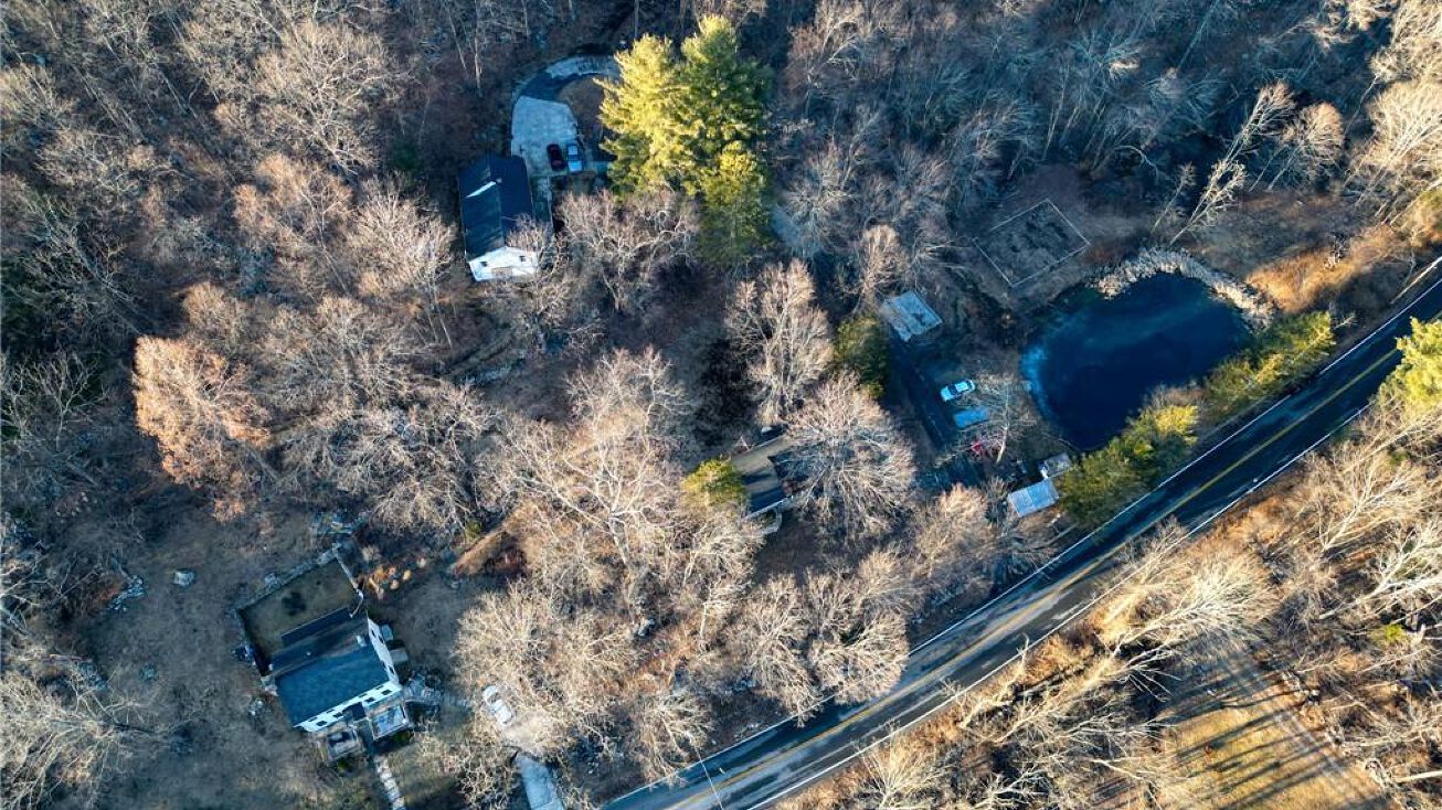 745 Peekskill Hollow Rd, Putnam Valley, NY 10579