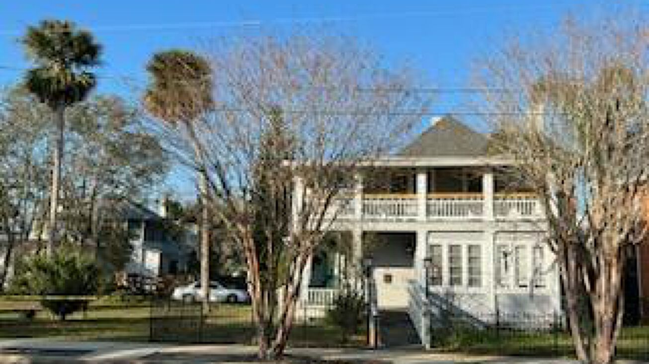 114/118 Live Oak Street, New Smyrna Beach, FL 32168