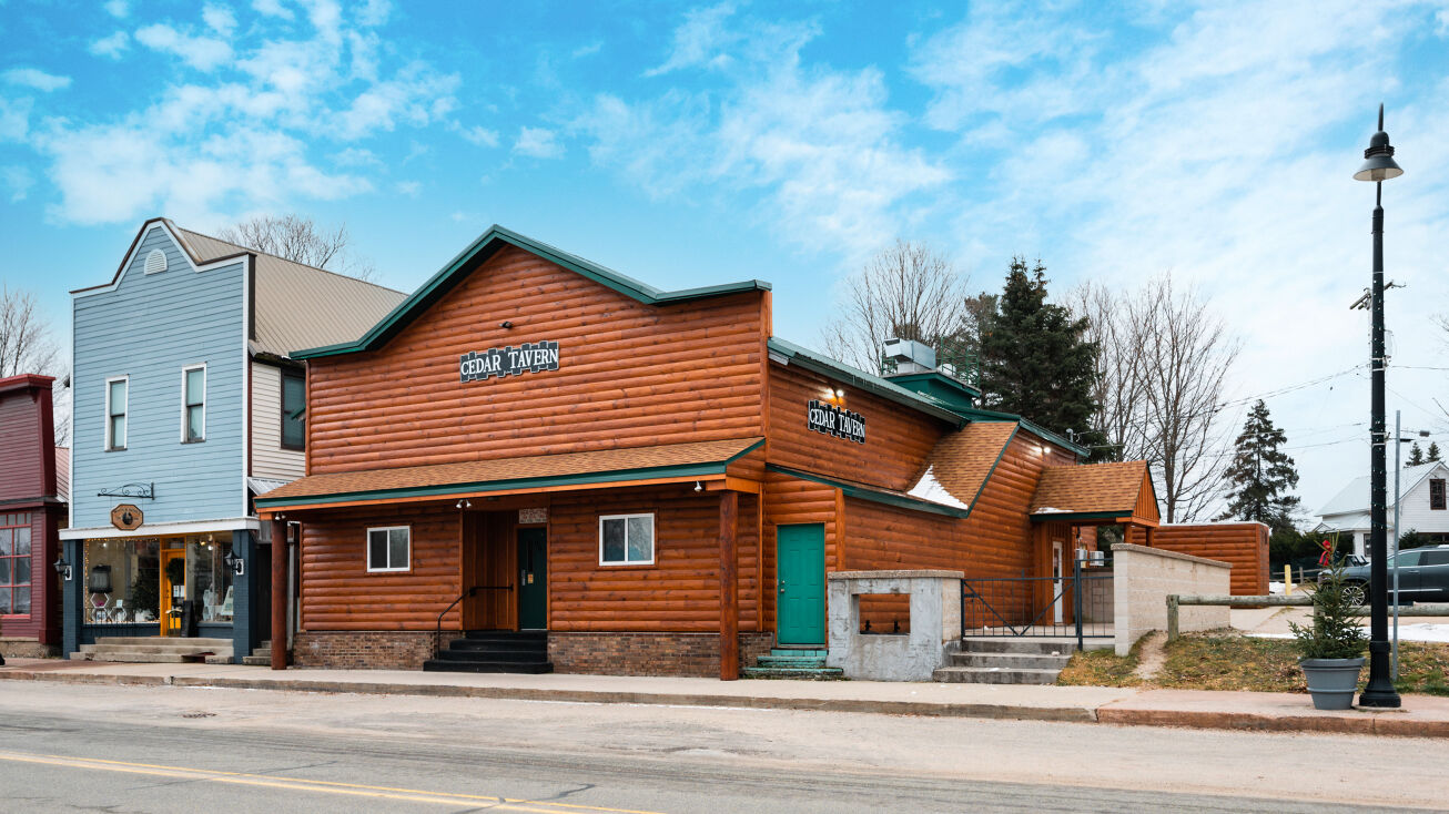 9039 S Kasson St, Cedar, MI 49621