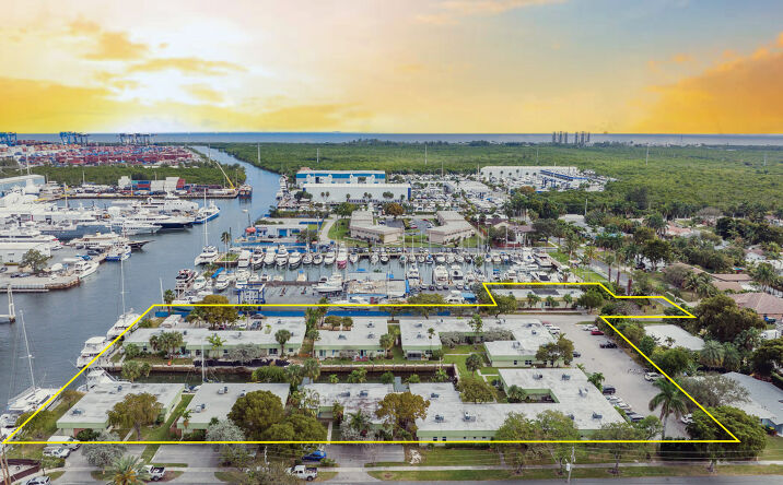 Pictures of Multifamily property located at 306 NE 5th Ct, Dania Beach, FL 33004 for comps - image #1
