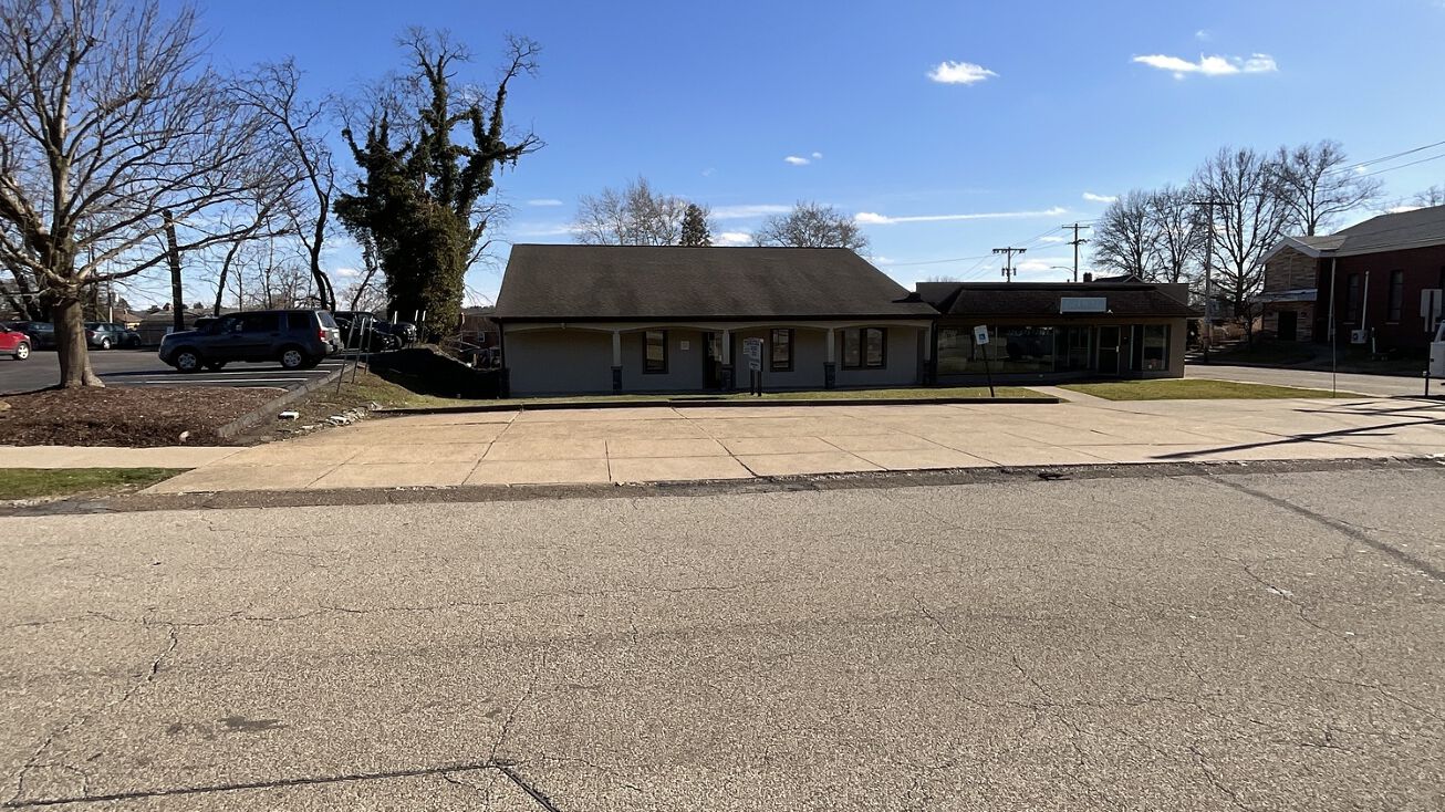 990 St, Brackenridge, PA 15014