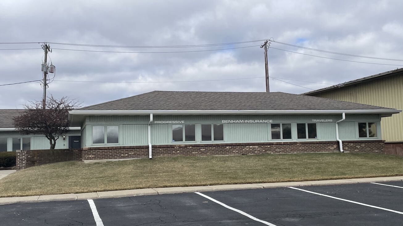 6904 Spring Valley Dr, Holland, OH 43528