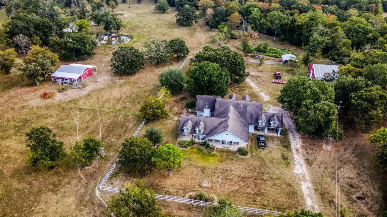 12018 Farm to Market Road 2620, Bedias, TX 77831