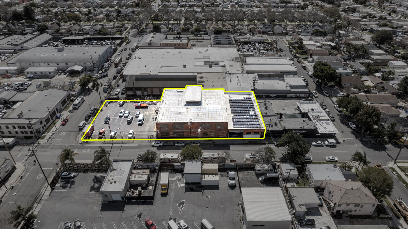 Pictures of Industrial property located at 2010 W 62nd St, Los Angeles, CA 90047 for sales - image #1