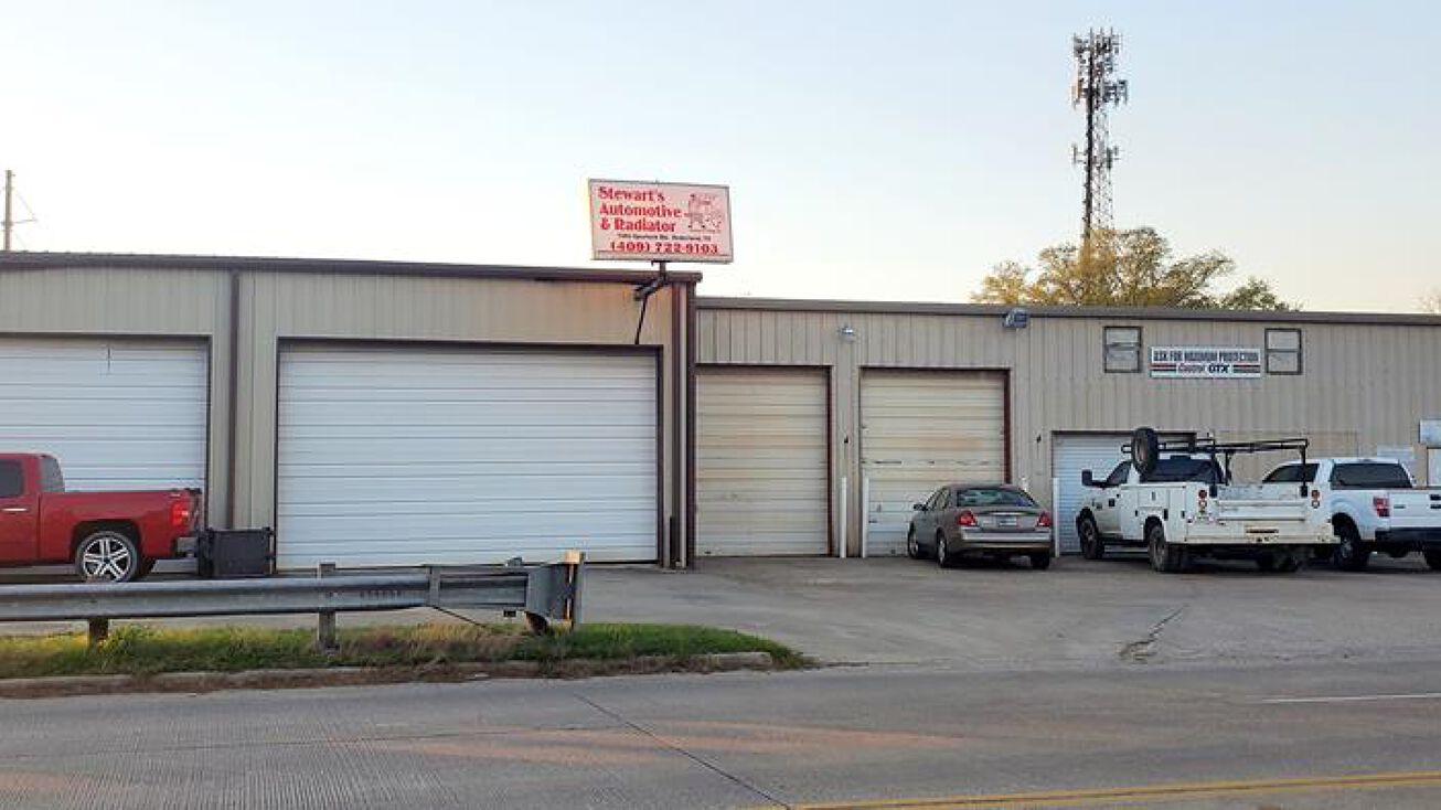 1502 Spurlock Rd, Nederland, TX 77627