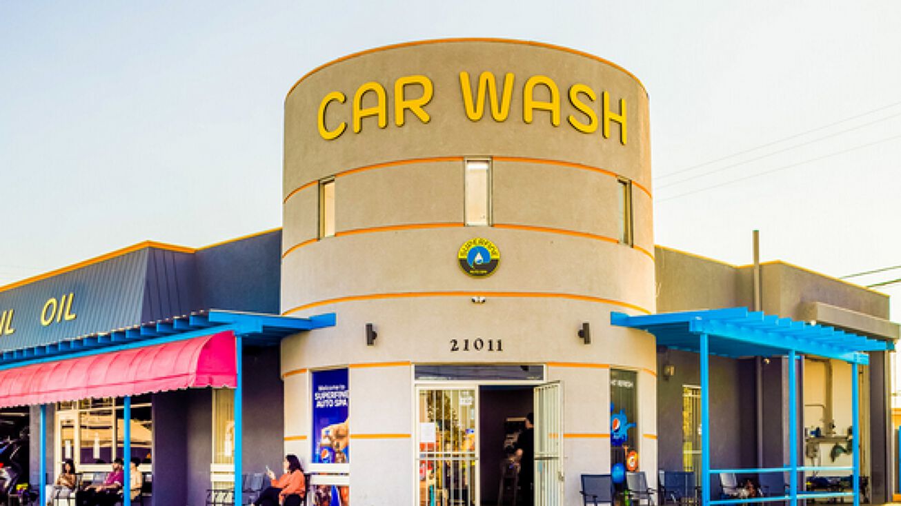 21011 Pioneer Blvd, Lakewood, CA 90715