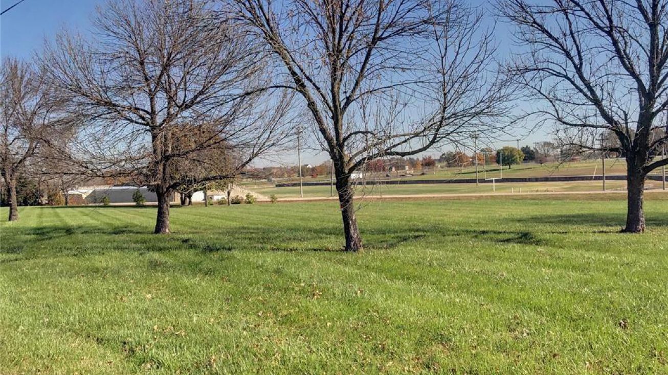 00000 N Oak Street, KS 66032