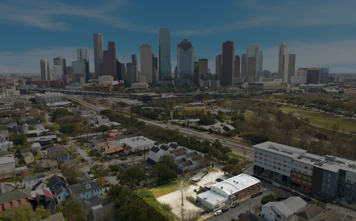 Pictures of Industrial, Mixed Use, Office, Retail property located at 2020 N Memorial Way, Houston, TX 77007 for sales - image #1