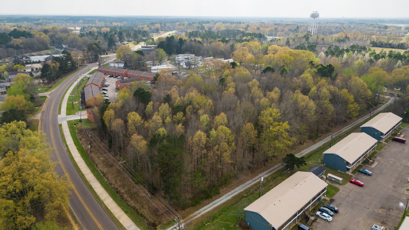 1208 Louisville St, Starkville, MS 39759