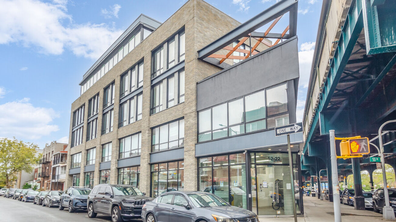 5222 Roosevelt Ave, Queens, NY 11377