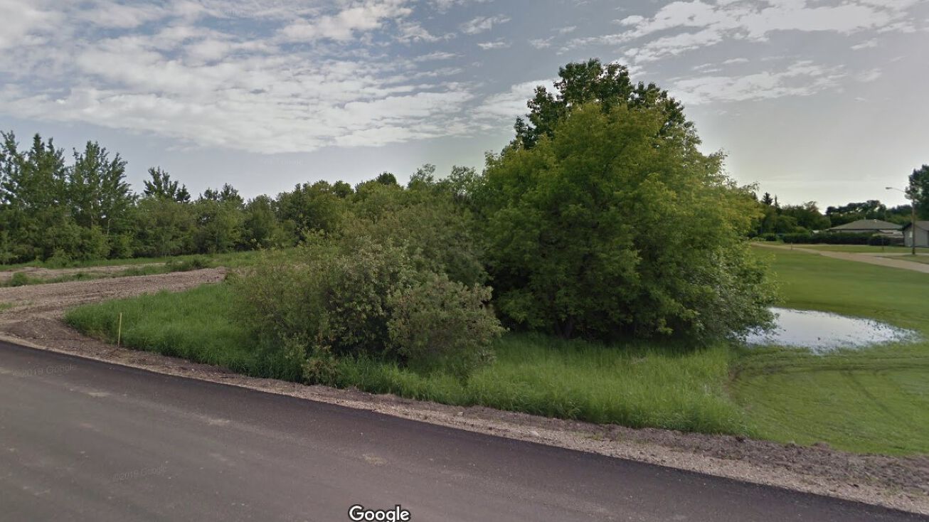 40 Main St, Parkside, CA S0J 2A0