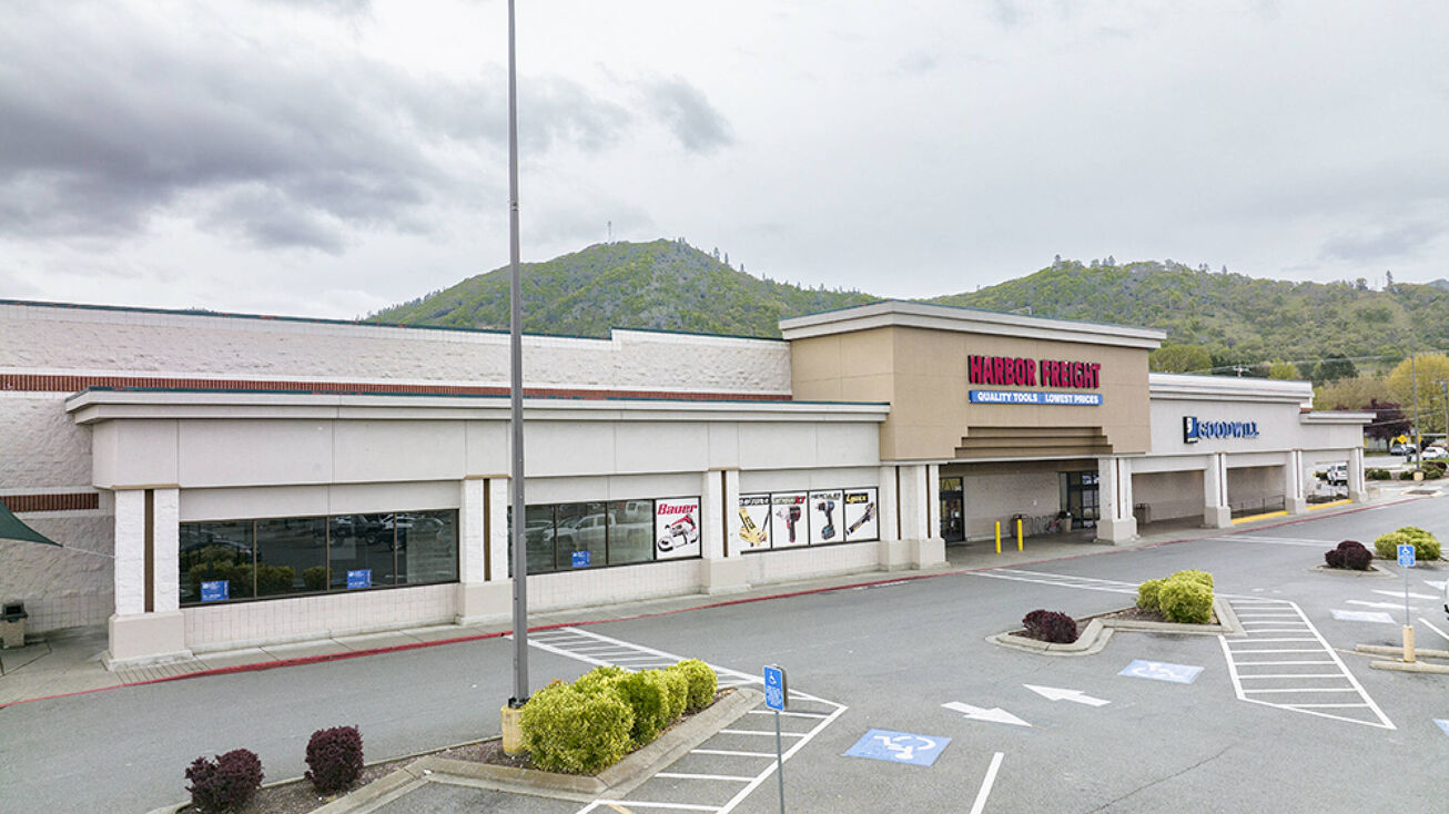 340 NE Beacon Dr, Grants Pass, OR 97526 Retail Property for Sale Grants Pass Shopping Center